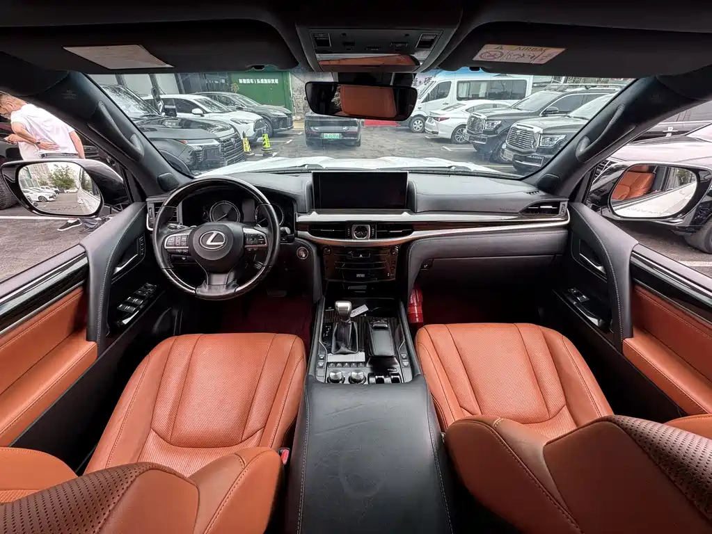 Lexus LX 雷克萨斯LX 2019款 570 八座 铂金中东版
