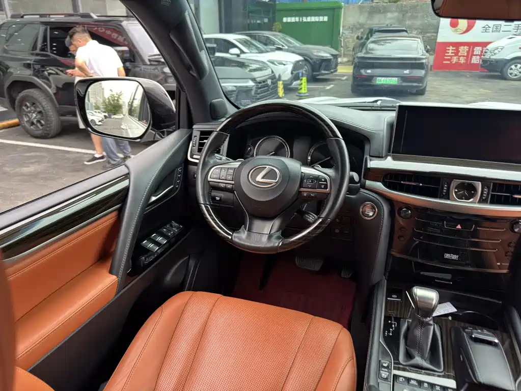 Lexus LX 雷克萨斯LX 2019款 570 八座 铂金中东版