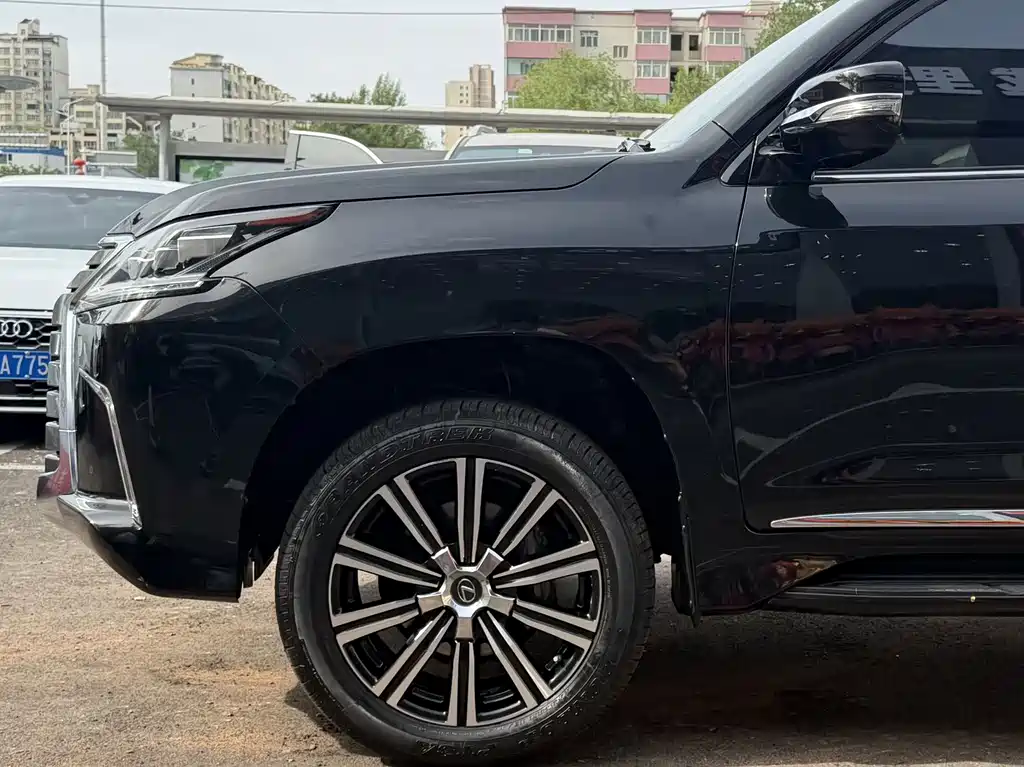 Lexus LX 雷克萨斯LX 2019款 5.7 L 铂金中东版