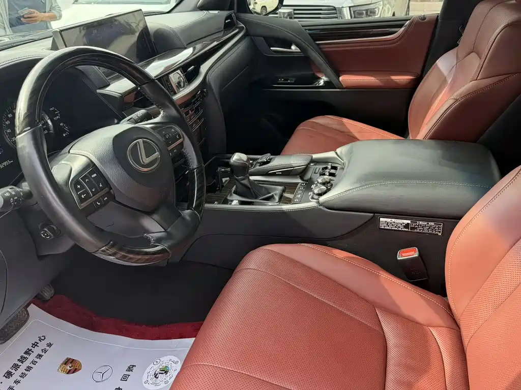 Lexus LX 雷克萨斯LX 2019款 5.7 L 铂金中东版