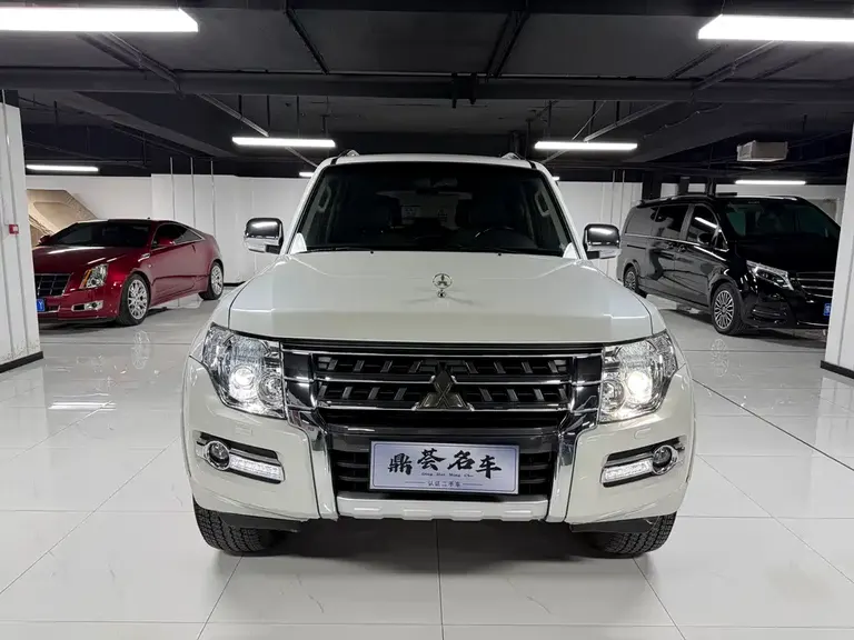 Mitsubishi Pajero (Import) 帕杰罗(进口) V97 2020款 3.8 L 中东版