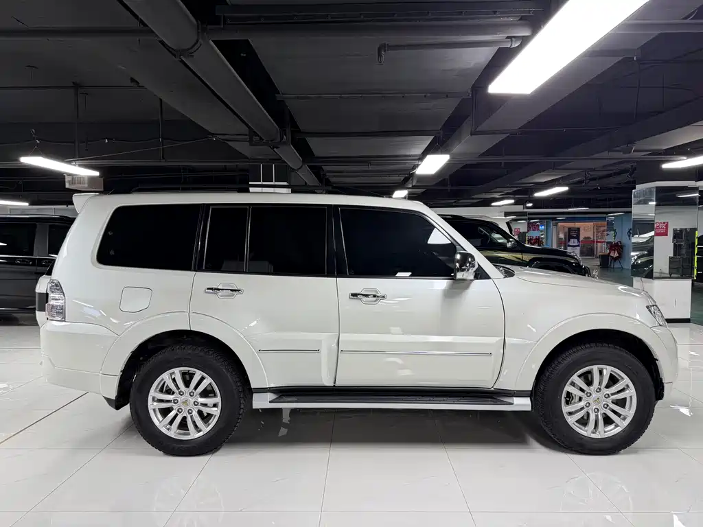 Pajero (Import) 帕杰罗(进口) V97 2020款 3.8 L 中东版