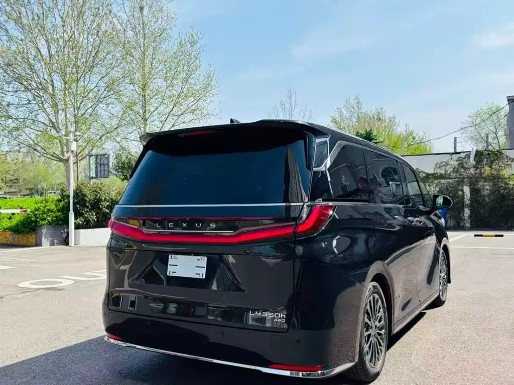 Lexus LM 雷克萨斯LM 2025款 350 h 四座御世版