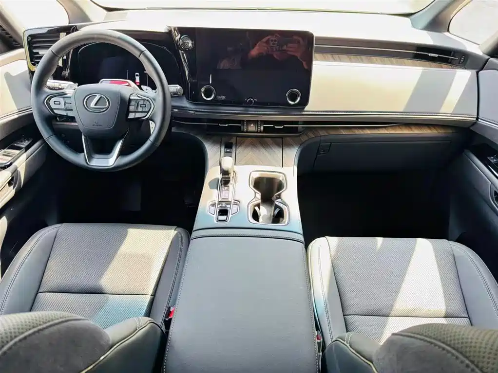 Lexus LM 雷克萨斯LM 2025款 350 h 四座御世版