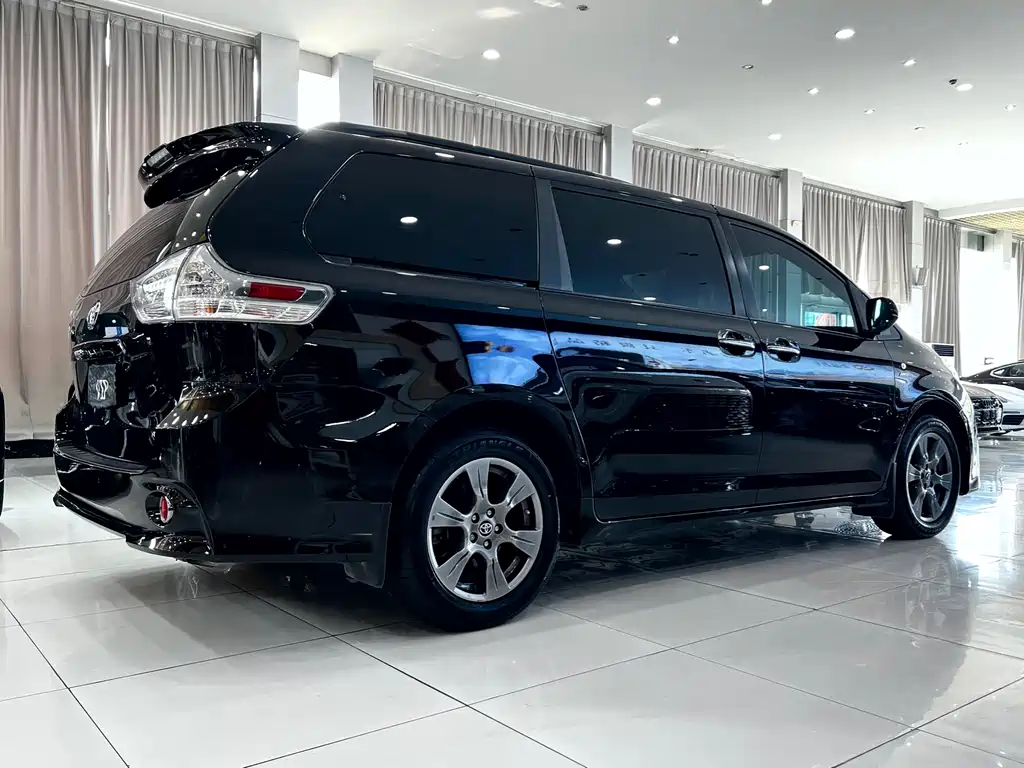 SIENNA 3.5 L Canada Spec