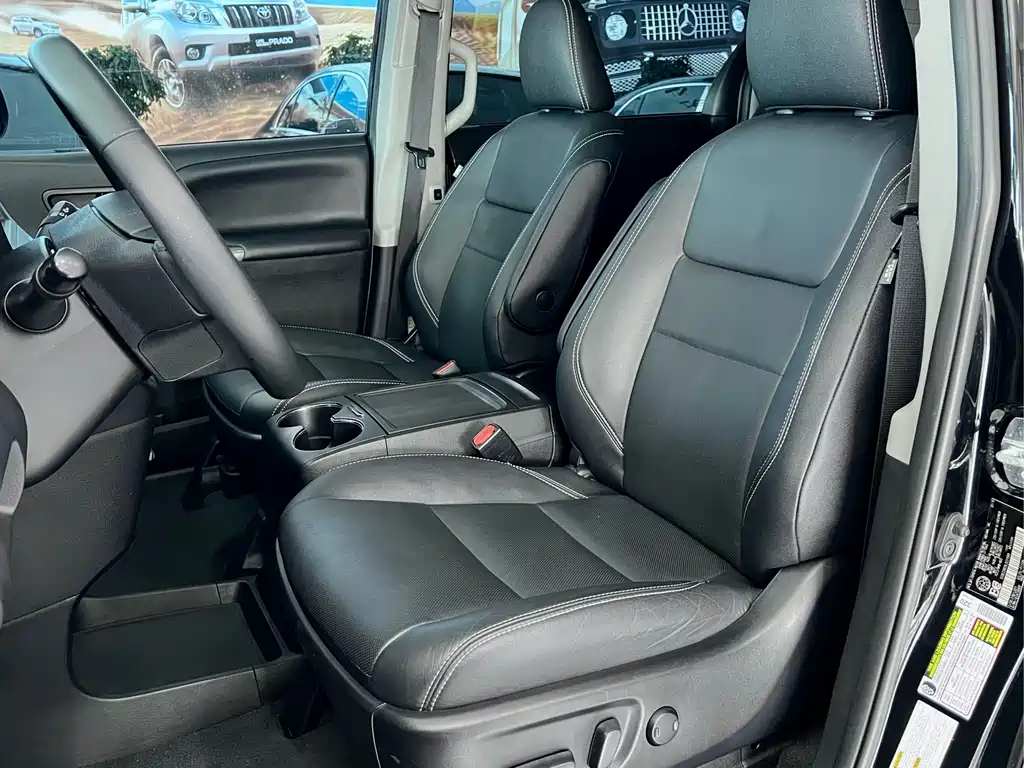 SIENNA 3.5 L Canada Spec