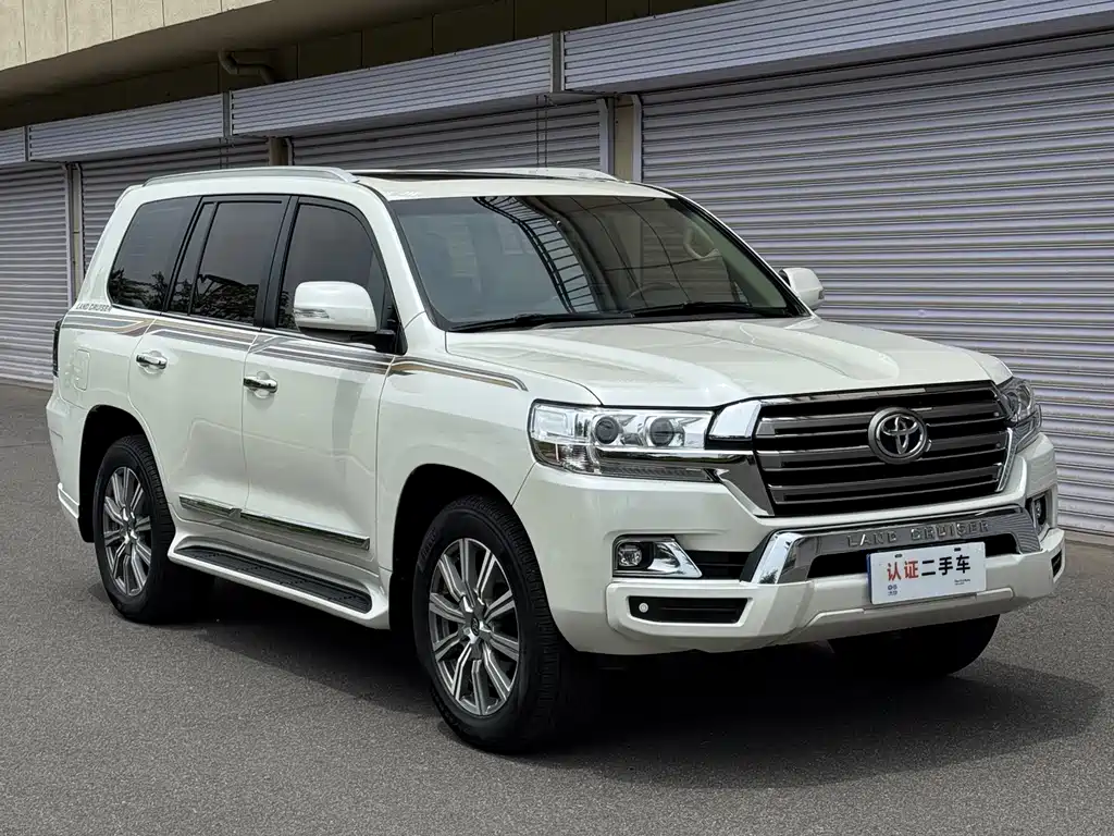 Land Cruiser (Import) 5.7 L Middle East