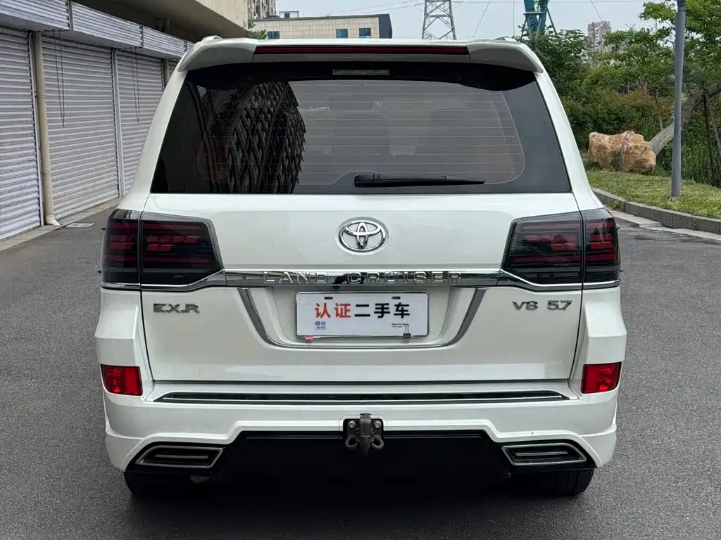 Land Cruiser (Import) 5.7 L Middle East