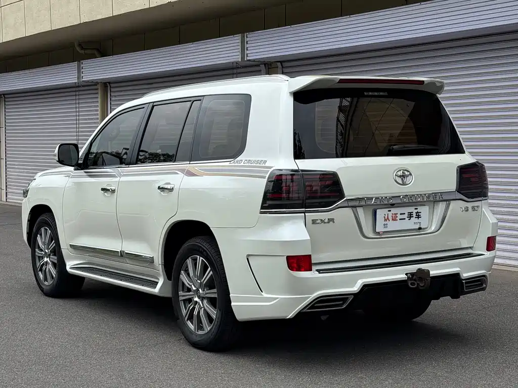 Land Cruiser (Import) 5.7 L Middle East