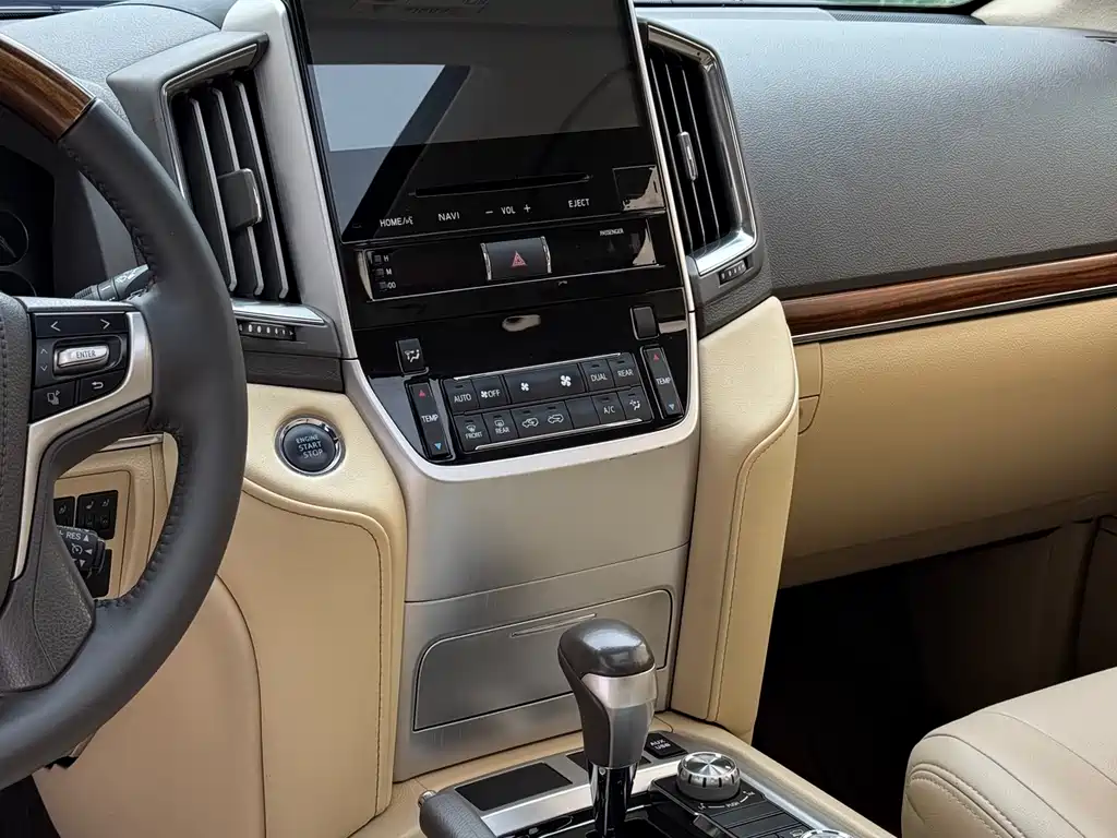 Land Cruiser (Import) 5.7 L Middle East
