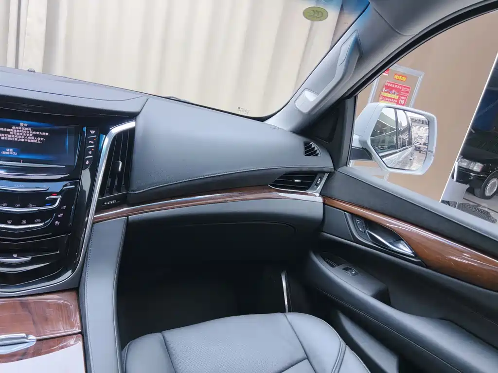 Escalade 6.2 L US Spec