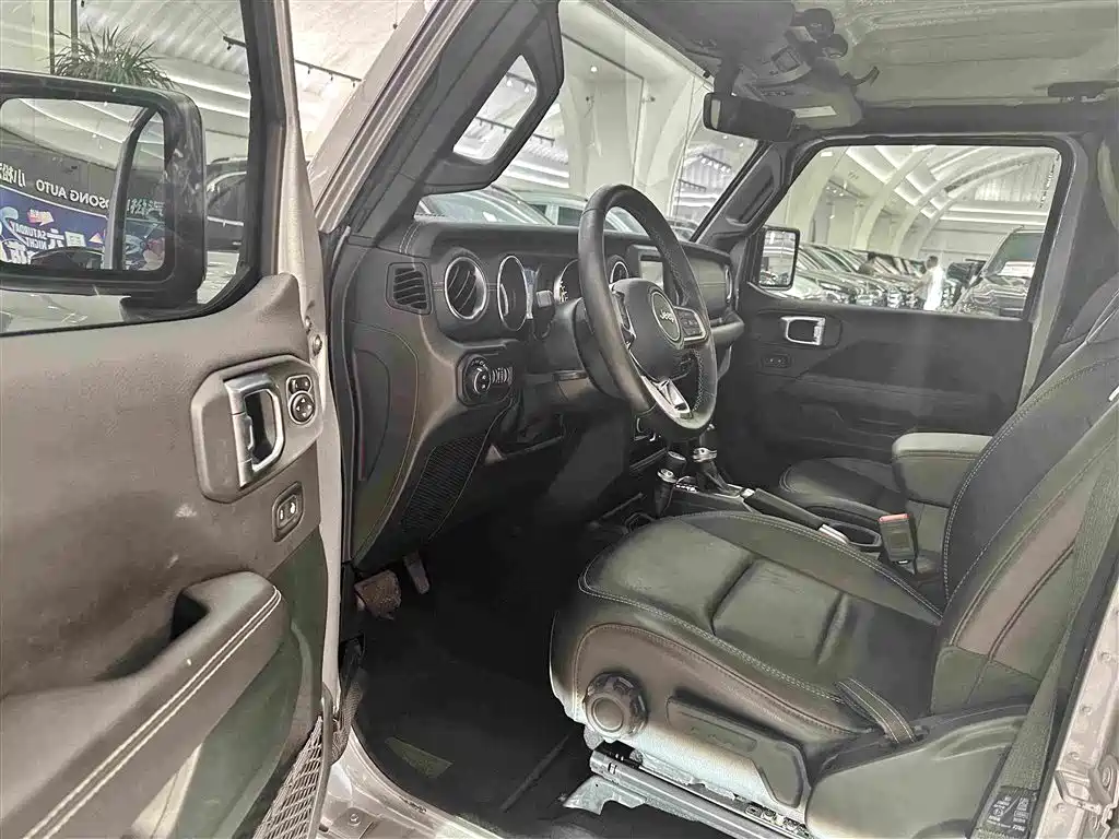 Wrangler 2.0 T Sahara 4-door CN-V