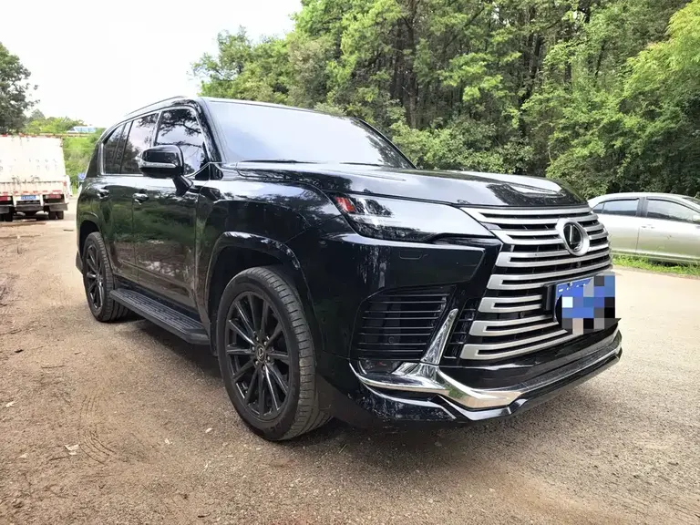 Lexus LX 600