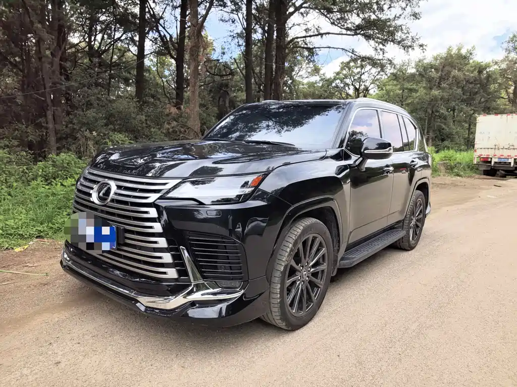 Lexus LX 600