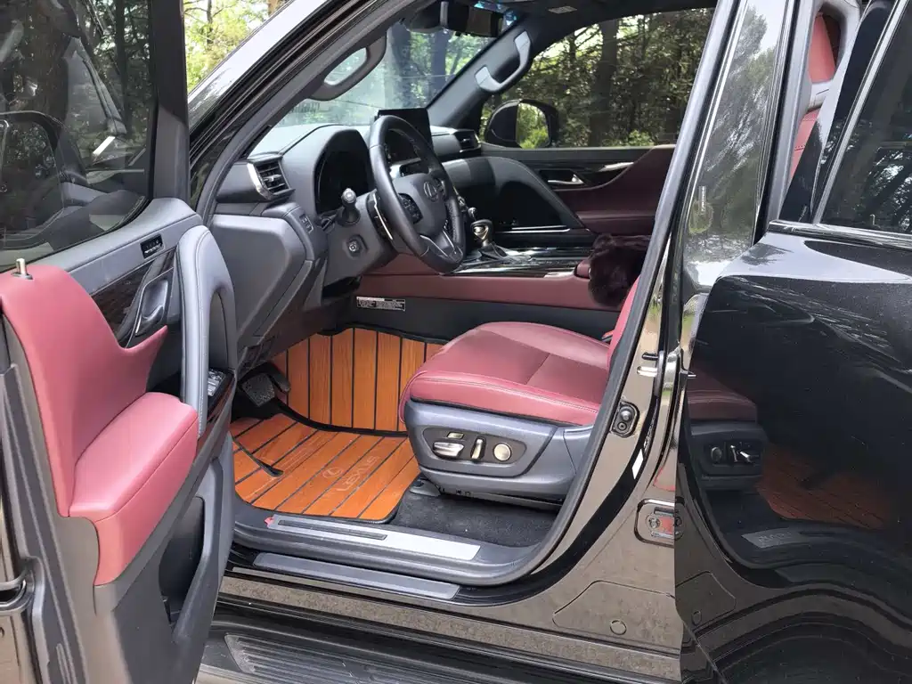 Lexus LX 600