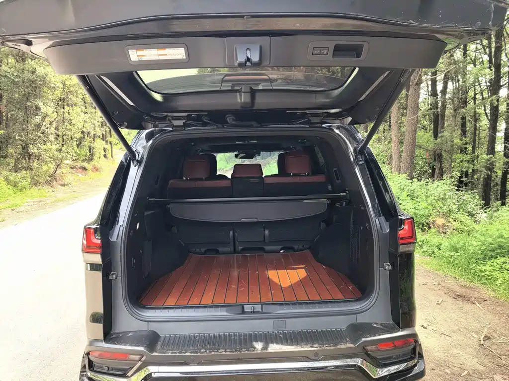 Lexus LX 600