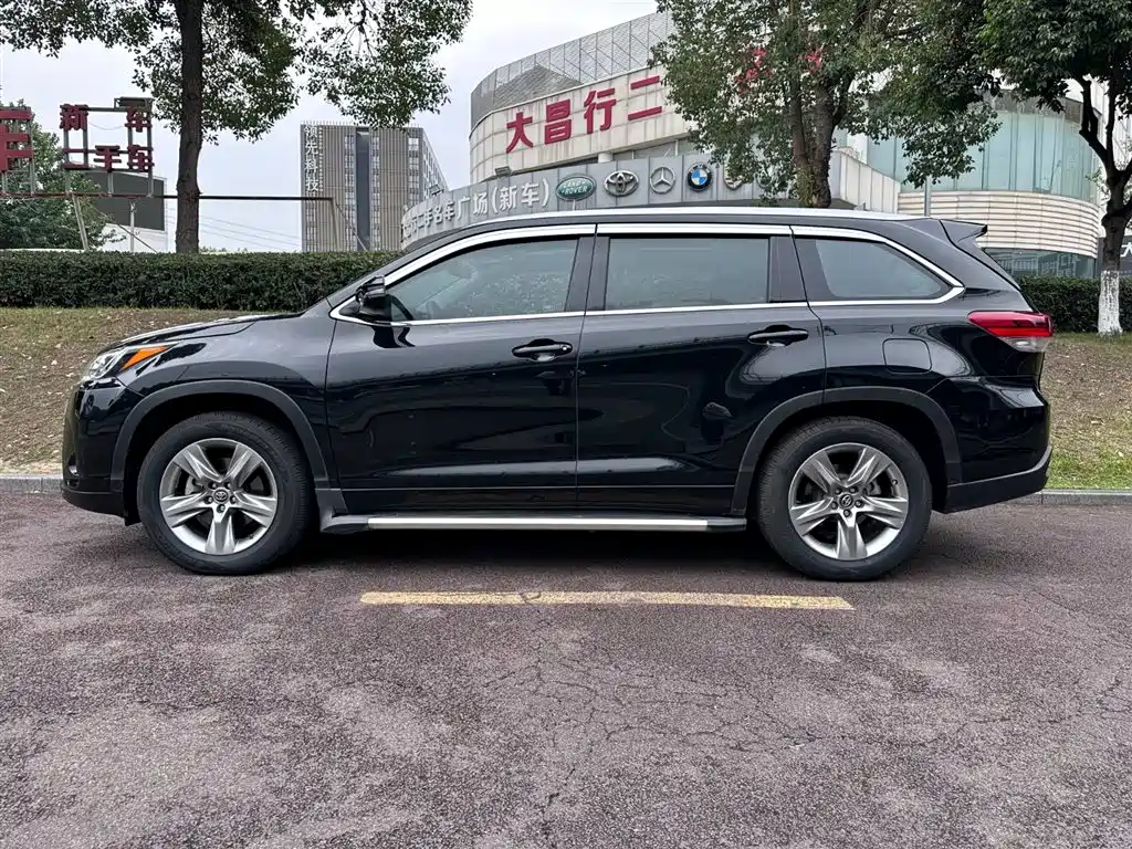 Highlander 2.0 T 4 WD Luxury 7-seat CN-V