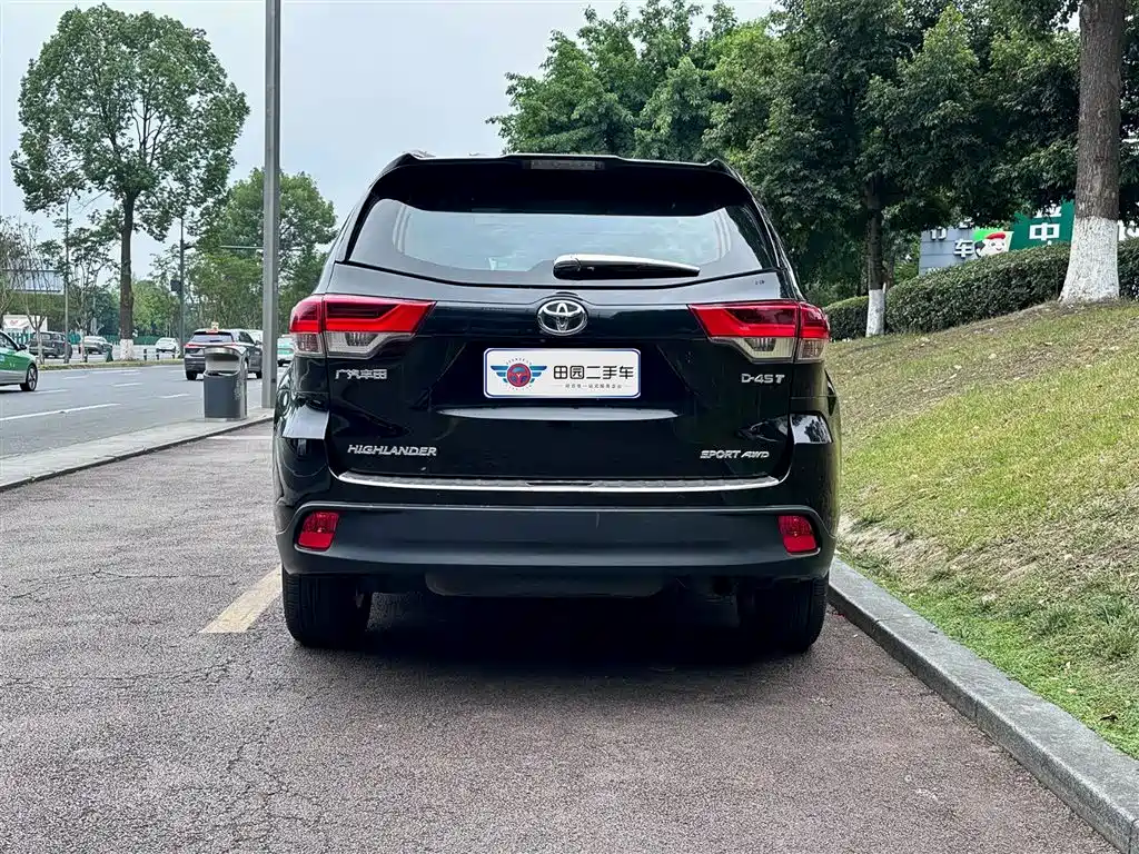 Highlander 2.0 T 4 WD Luxury 7-seat CN-V