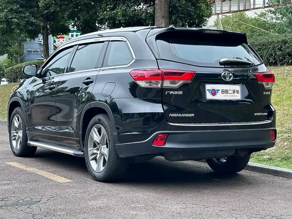 Highlander 2.0 T 4 WD Luxury 7-seat CN-V