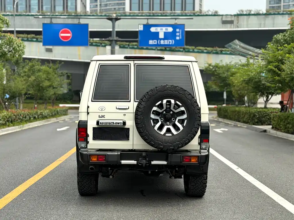 Land Cruiser (Import) 兰德酷路泽(进口) LC71 2025款 2.8 T 柴油中东版
