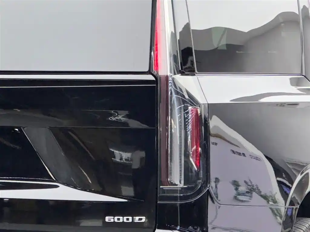 Escalade 凯雷德ESCALADE 2024款 3.0 T Sport Platinum 柴油加长版
