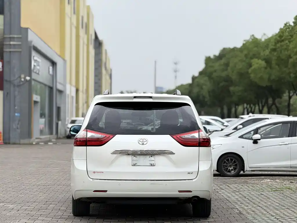 SIENNA 3.5 L US Spec