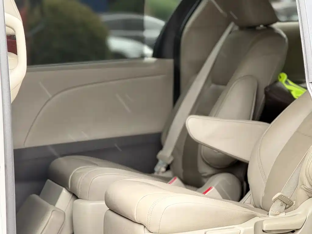SIENNA 3.5 L US Spec
