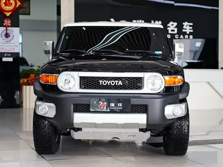 Toyota FJ Cruiser 4.0 L Middle East