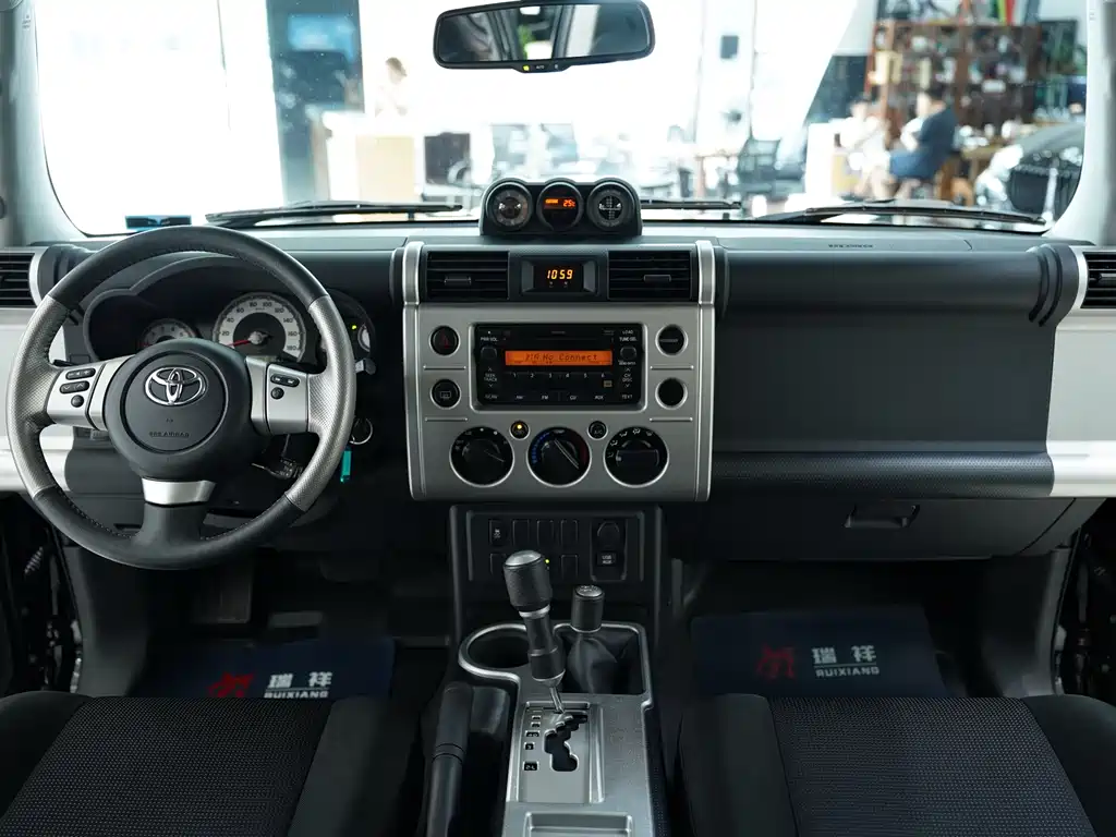FJ Cruiser 4.0 L Middle East