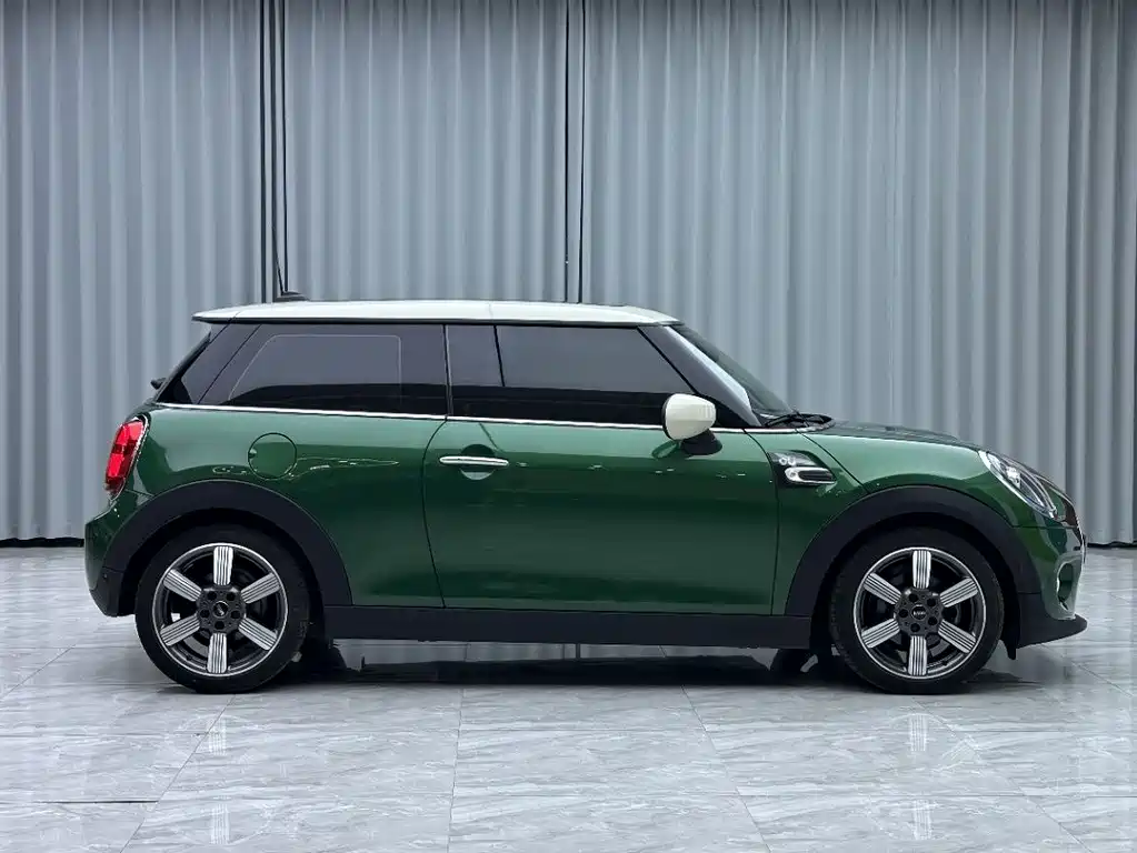 MINI MINI 2019款 1.5 T COOPER 60周年纪念版