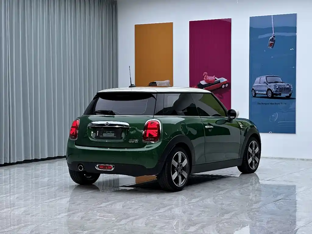 MINI MINI 2019款 1.5 T COOPER 60周年纪念版
