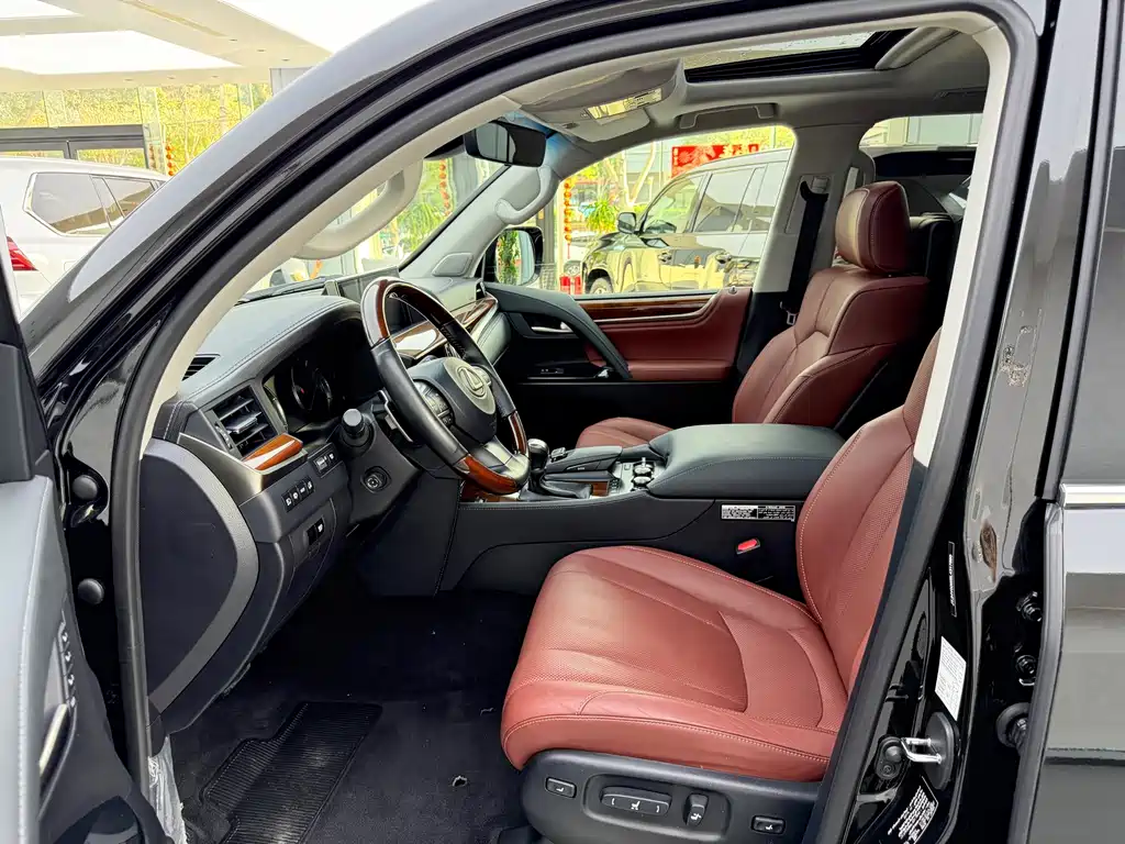 Lexus LX 雷克萨斯LX 2019款 570 铂金中东版