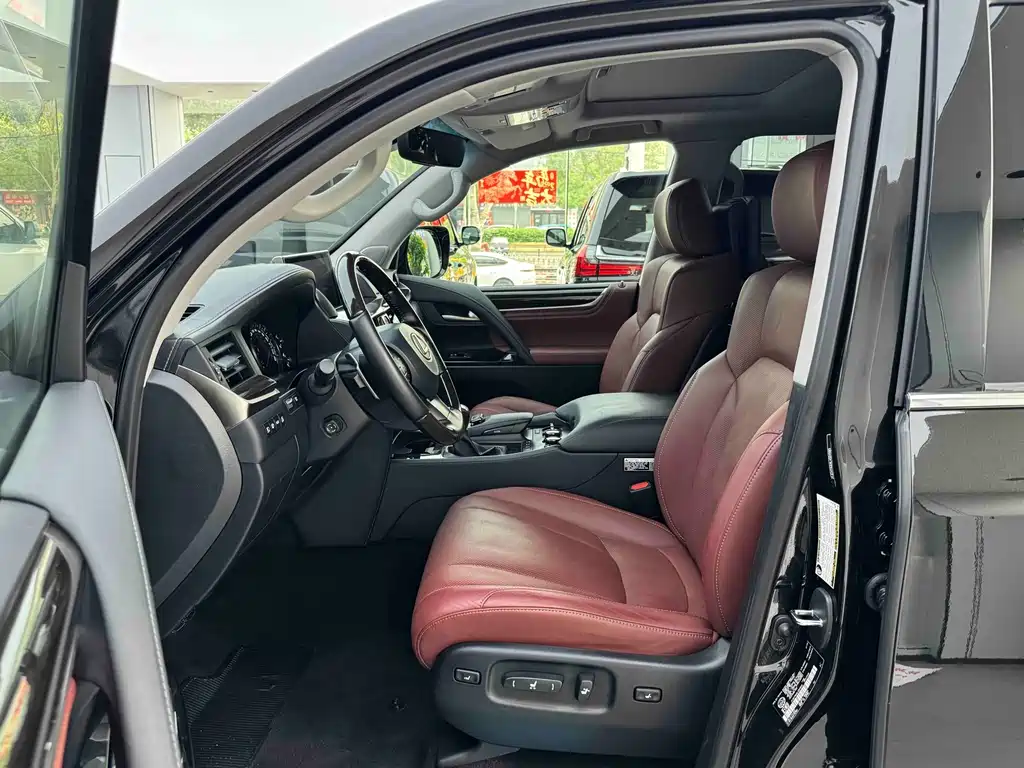 Lexus LX 570 Canada Spec