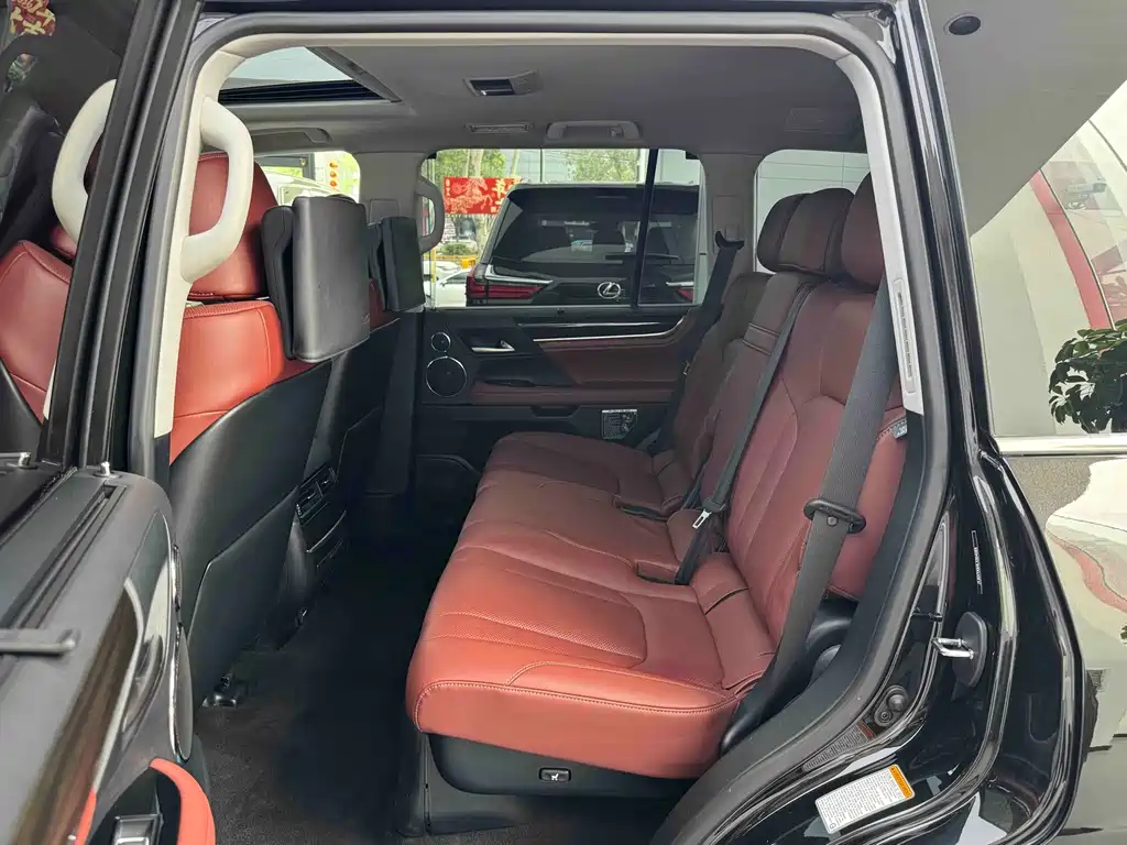 Lexus LX 570 Canada Spec