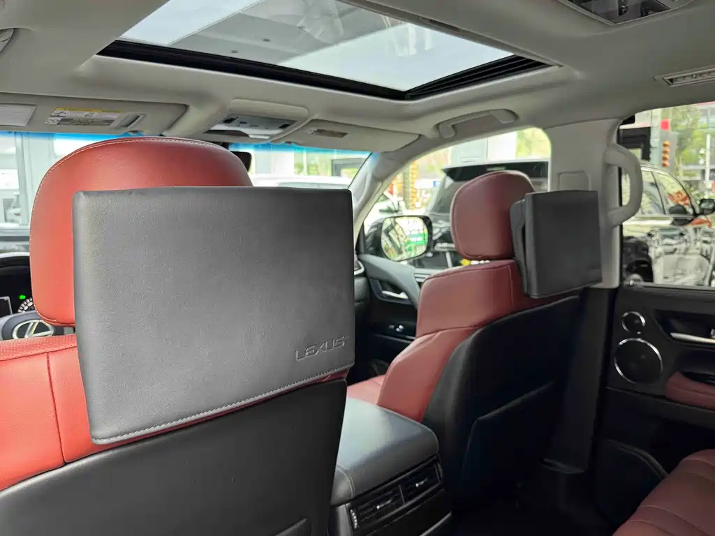 Lexus LX 570 Canada Spec