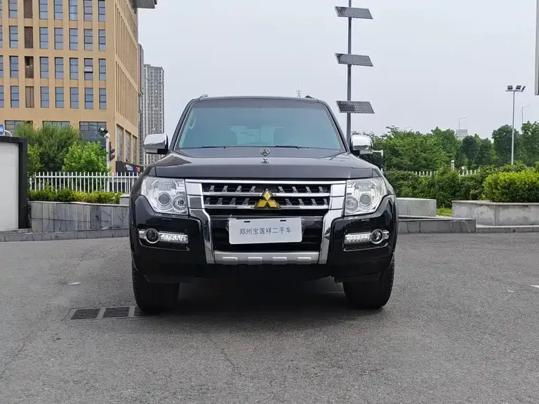 Mitsubishi Pajero (Import) 3.8 L Middle East