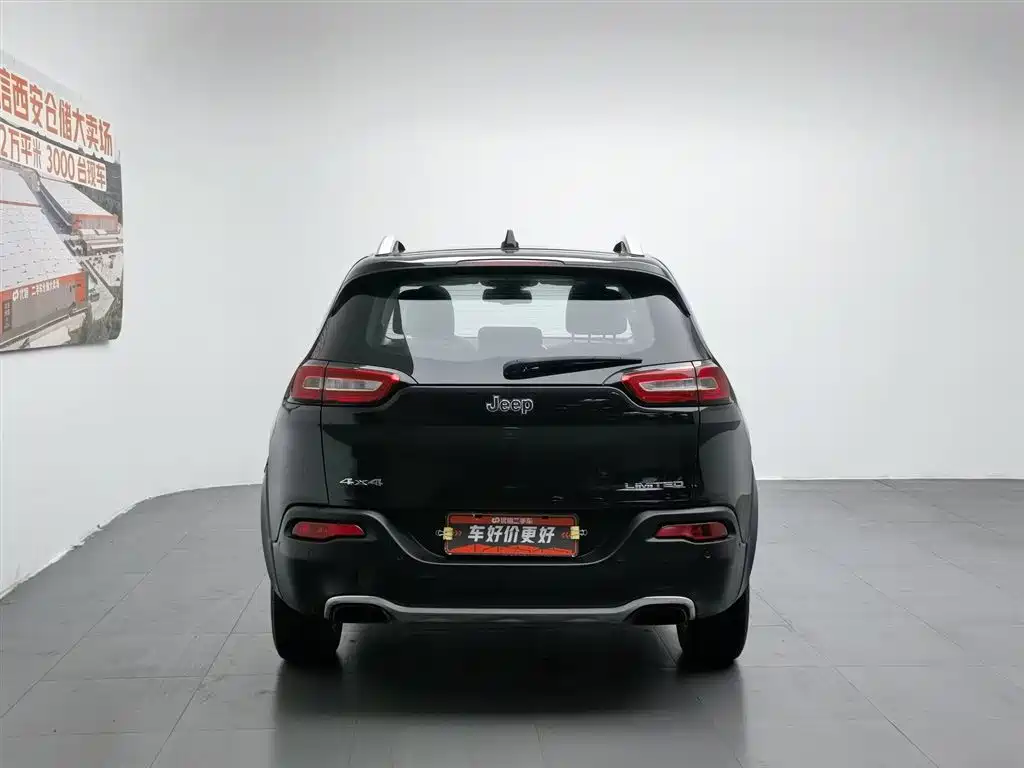 Cherokee 2.4 L Superior