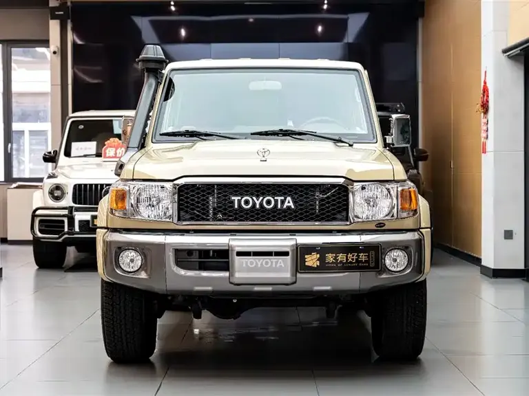Toyota Land Cruiser (Import) 兰德酷路泽(进口) LC76 2019款 4.0 L 手动