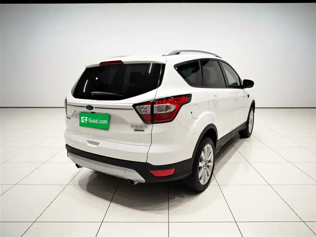 Kuga EcoBoost 180 2 WD Grand Wing