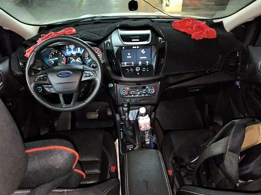 Kuga EcoBoost 180 2 WD Grand Wing