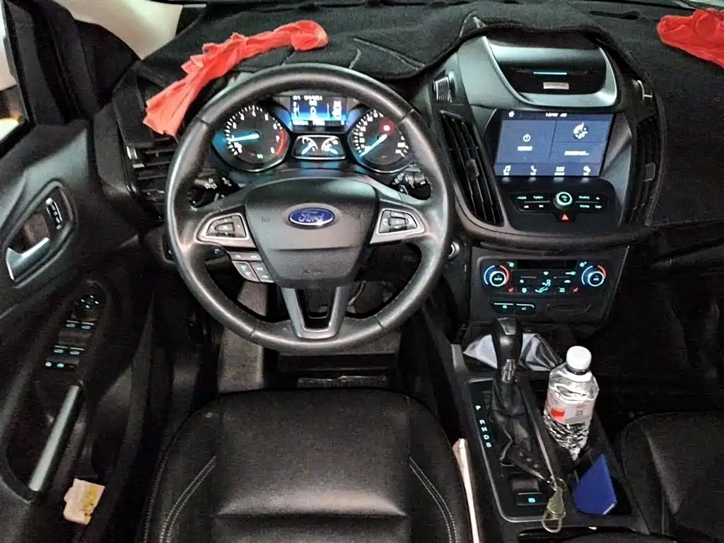 Kuga EcoBoost 180 2 WD Grand Wing