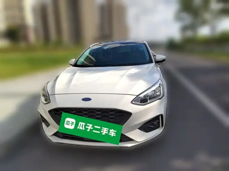Ford Focus Sedan EcoBoost 180 Auto Sharp Trend