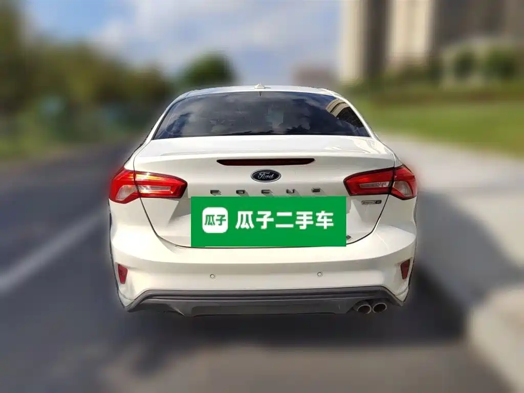 Focus Sedan EcoBoost 180 Auto Sharp Trend