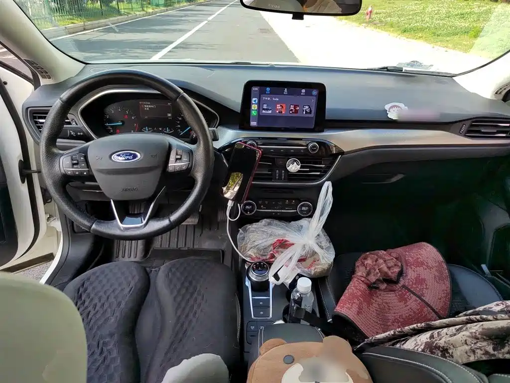 Focus Sedan EcoBoost 180 Auto Sharp Trend
