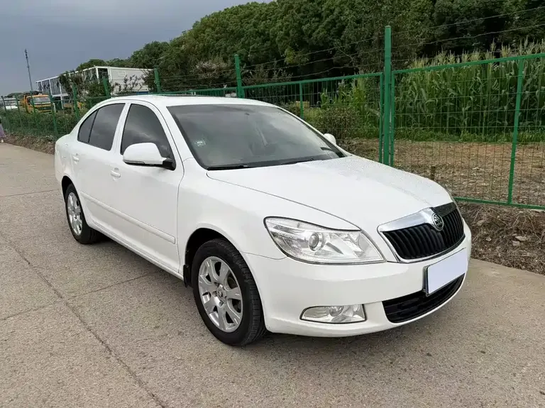Skoda Octavia Classic 1.6 L Manual Yijie