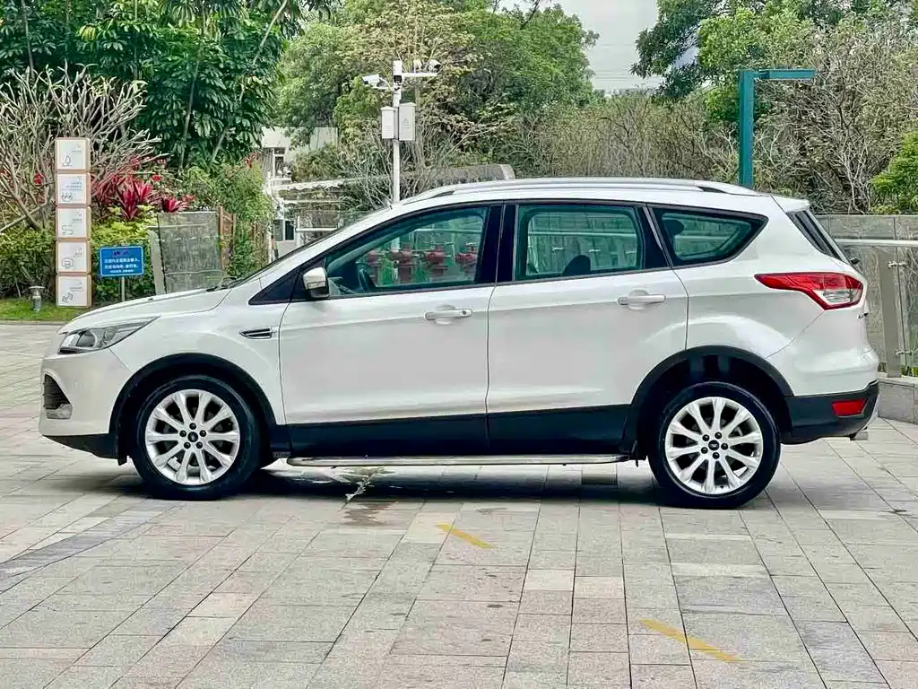 Kuga 1.6 L GTDi 2 WD Comfort