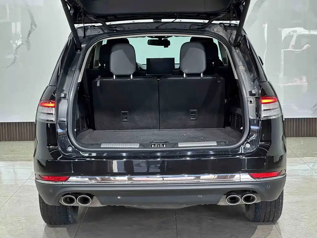 Aviator 3.0 T V6 4 WD Graceful