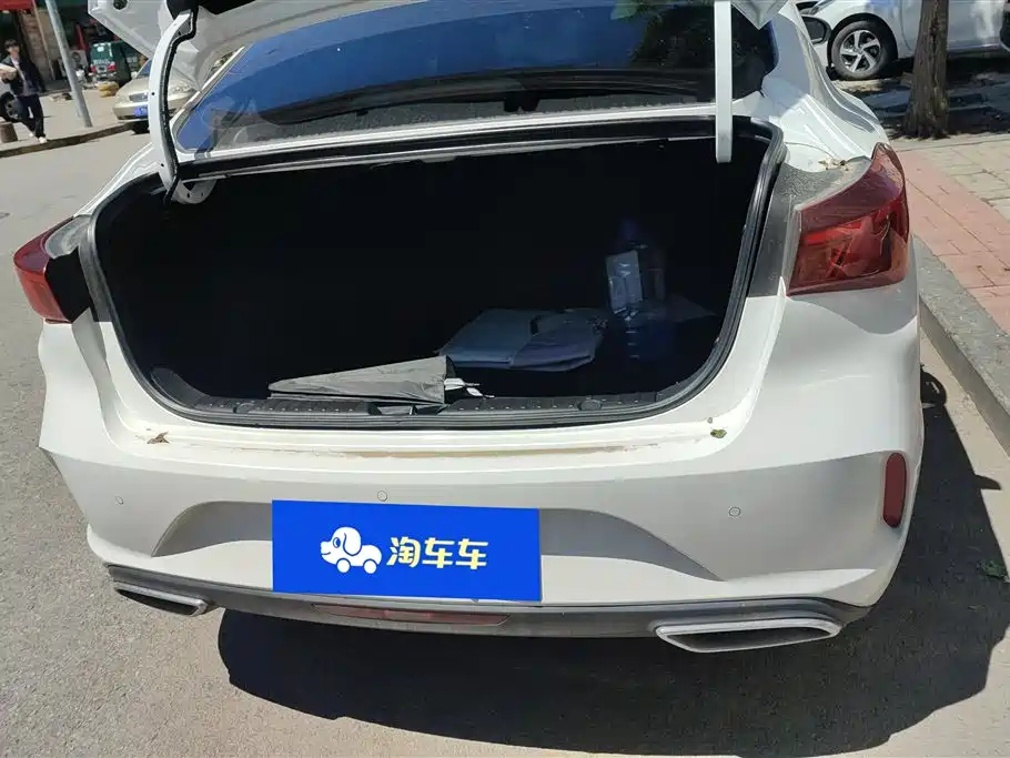 Eado PLUS 1.6 L GDI Manual Luxury
