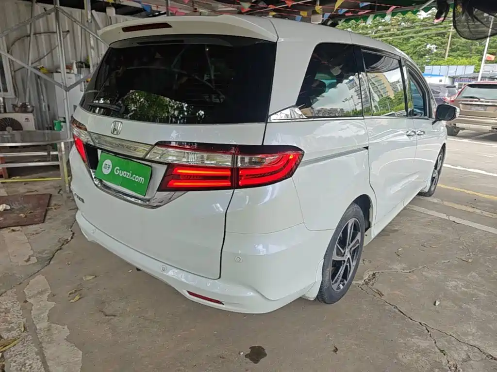Odyssey Facelift 2.4 L Luxury