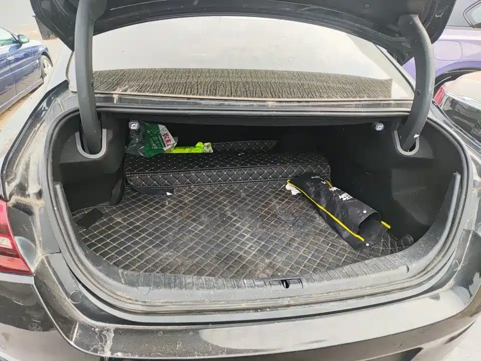 Hongqi H5 1.8 T Auto Connected Flagship Enjoyment